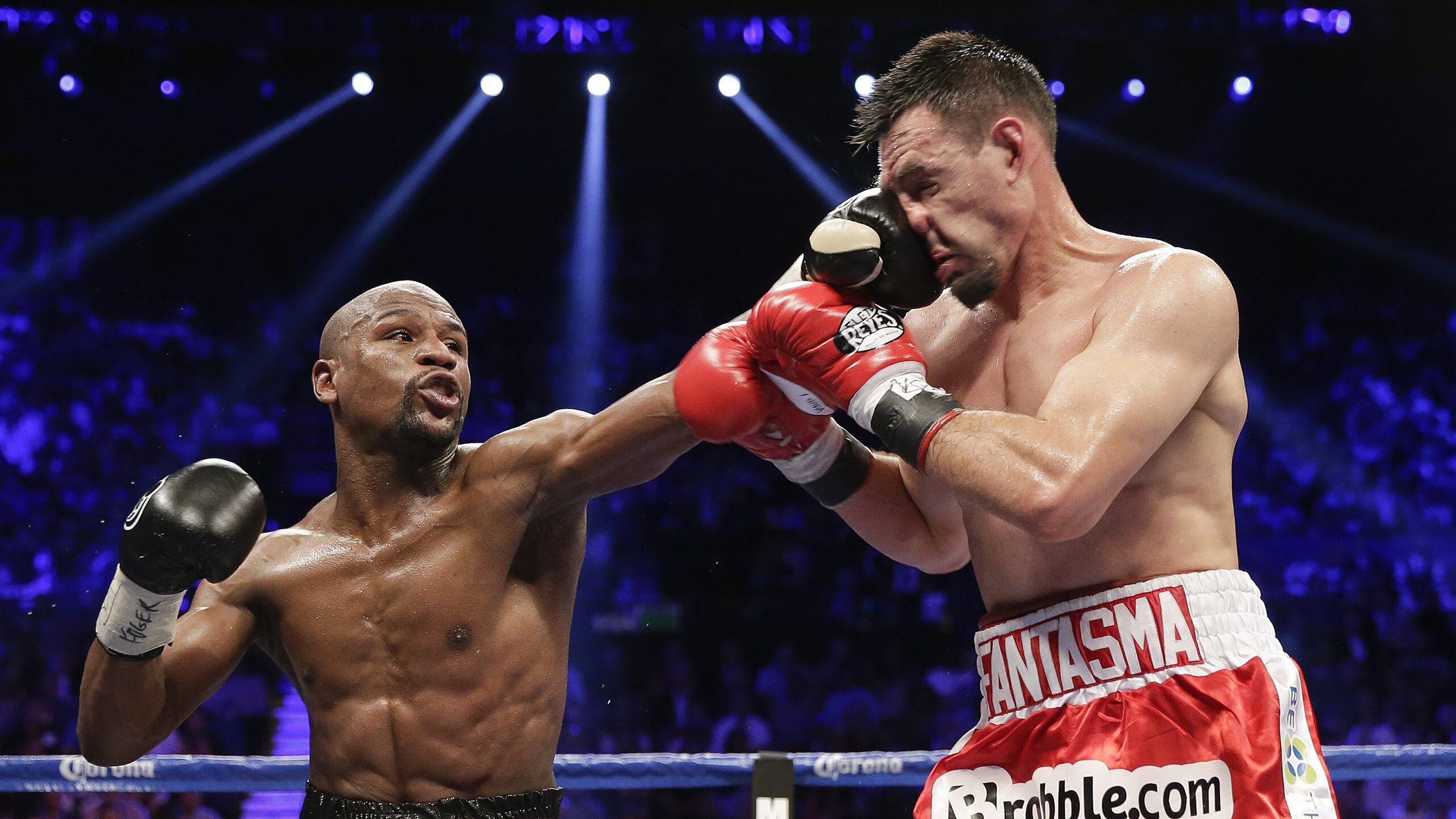 国足训练氛围积极全队士气高涨，国足的训练